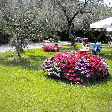 מלון Garden 2*