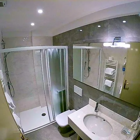 Garden Hotel 2*